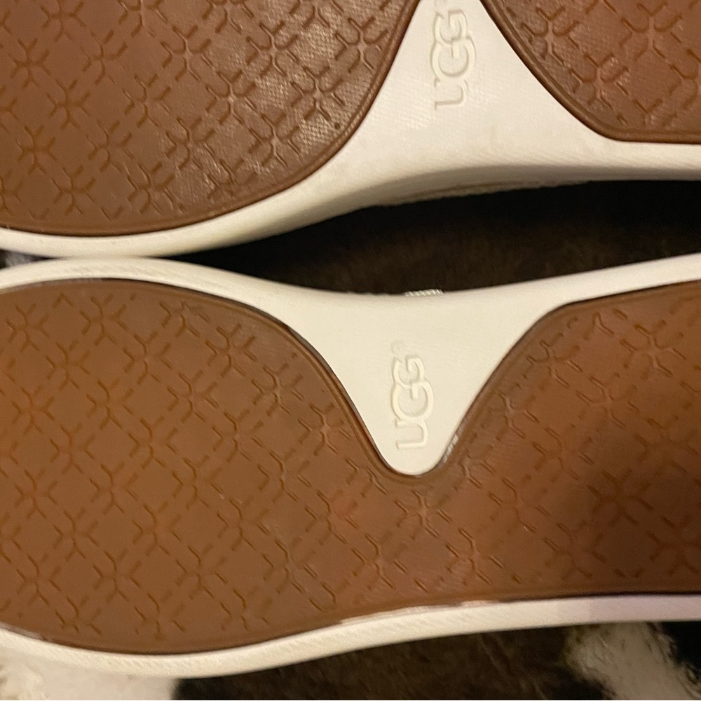 UGG Women's White and Tan Sammy Slip-On Shoes - Picture 4 of 6